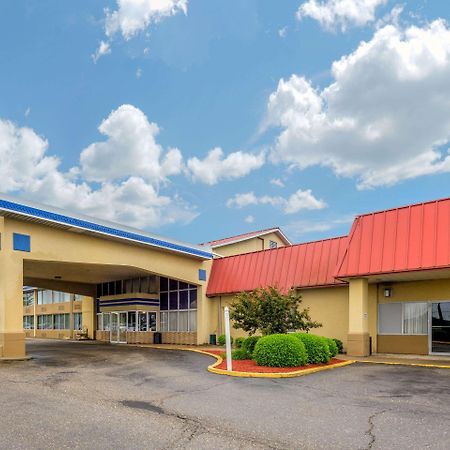Econo Lodge Inn & Suites Triadelphia - Wheeling Exteriör bild