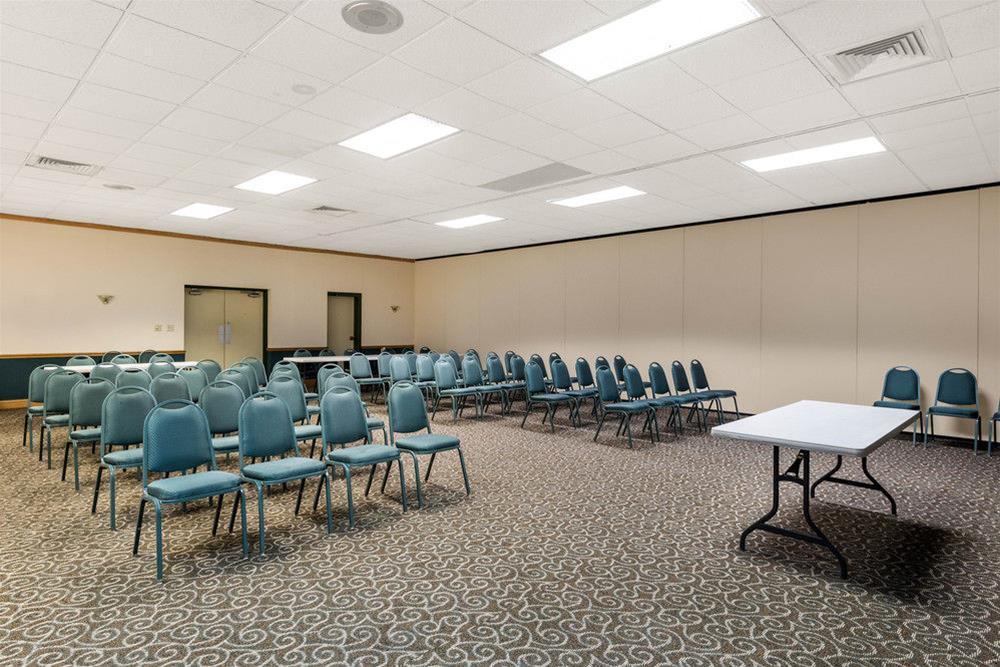Econo Lodge Inn & Suites Triadelphia - Wheeling Exteriör bild