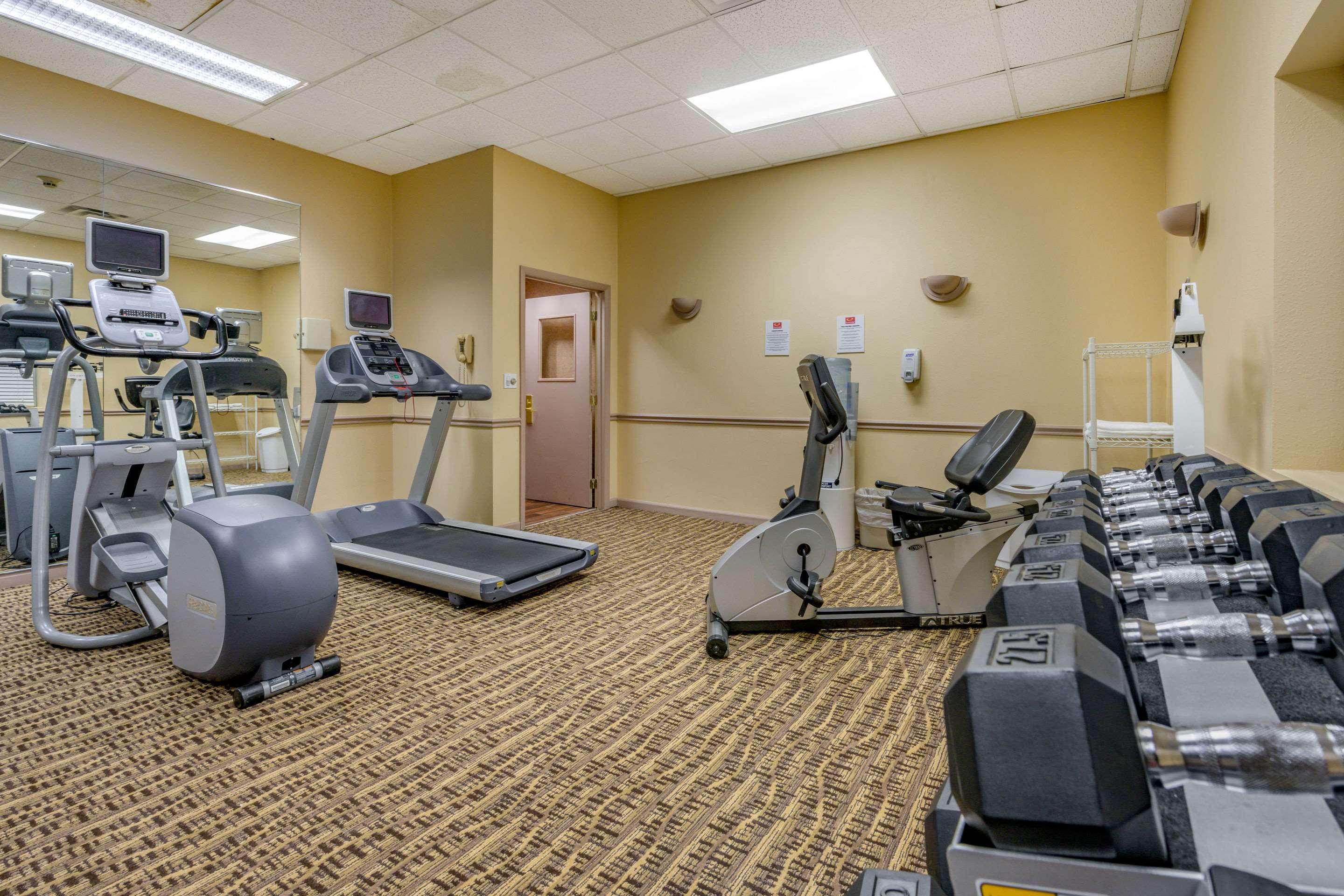 Econo Lodge Inn & Suites Triadelphia - Wheeling Exteriör bild
