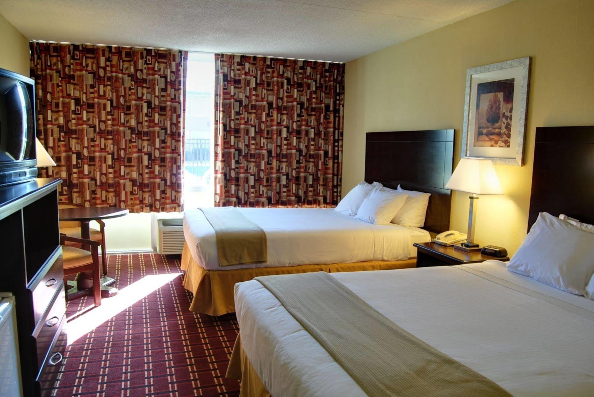 Econo Lodge Inn & Suites Triadelphia - Wheeling Exteriör bild