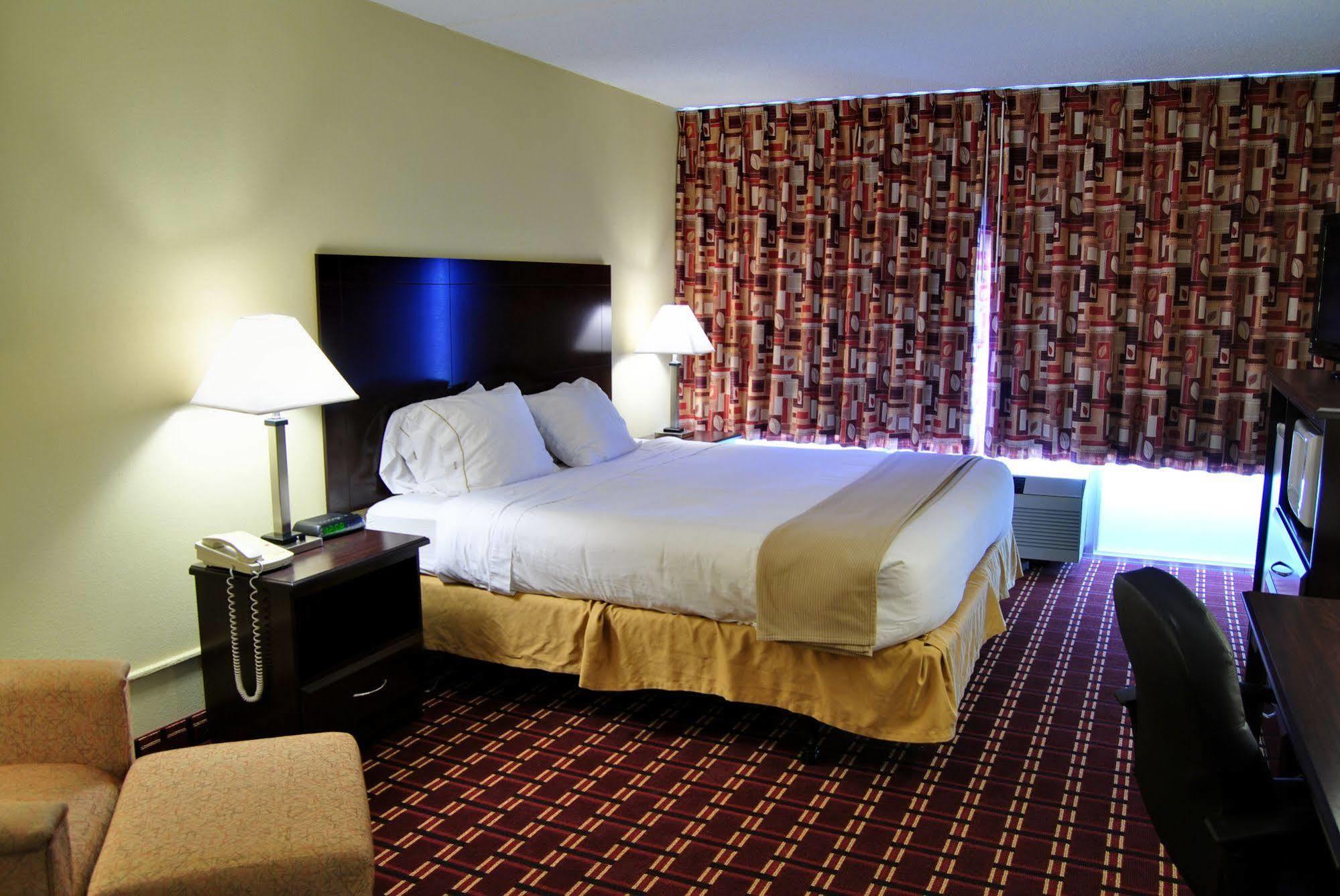 Econo Lodge Inn & Suites Triadelphia - Wheeling Exteriör bild
